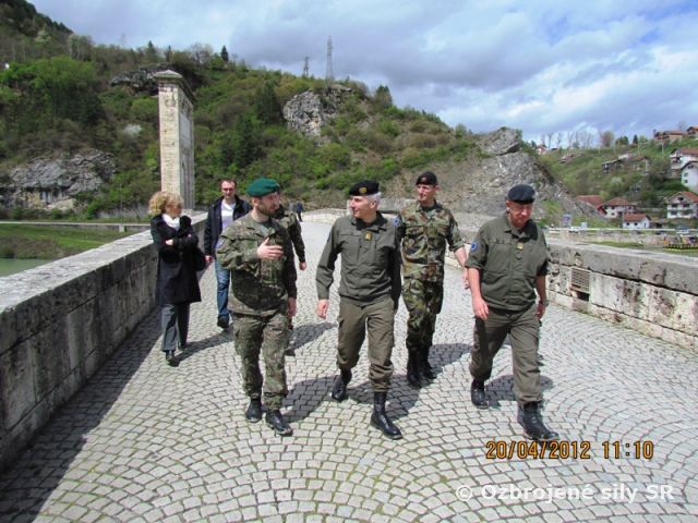 Veliteľ jednotiek EUFOR navštívil dva slovenské LOTy