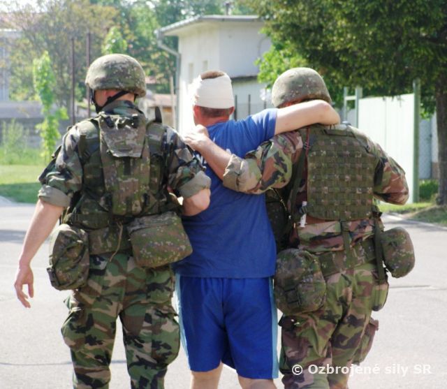 Prápor cvičí krízový manažment