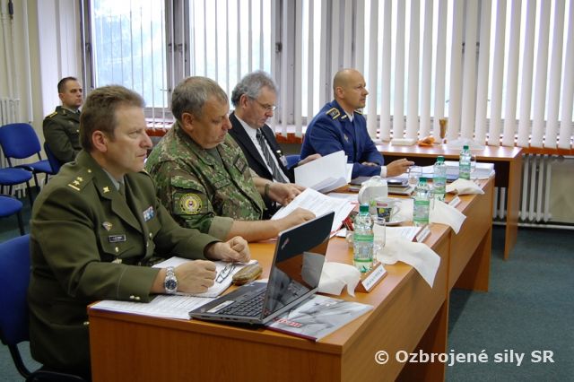 Obhajoby záverečných prác absolventov kurzu  v AOS