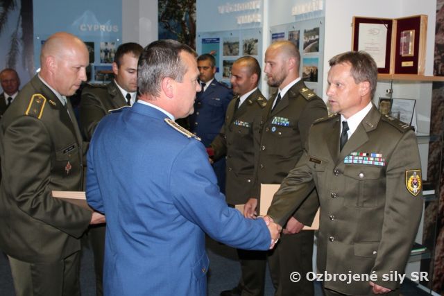 Náčelník GŠ udelil odznaky najlepším poddôstojníkom OS SR