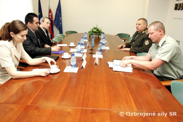 Zástupca náčelníka GŠ sa stretol s vojenským leteckým pridelencom Ukrajiny