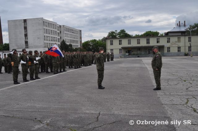 Slávnostný nástup príslušníkov 12. mechanizovaného práporu pri príležitosti prevzatia funkcie veliteľa práporu