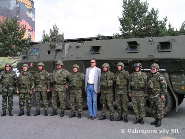 Úspešná certifikácia zavŕšená bojovými ostrými streľbami za prítomnosti najvyšších predstaviteľov OS SR
