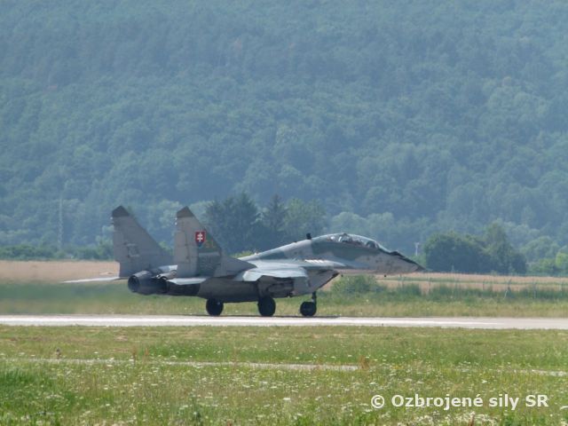 Piloti zmiešaného krídla Sliač odleteli na RIAT 2012