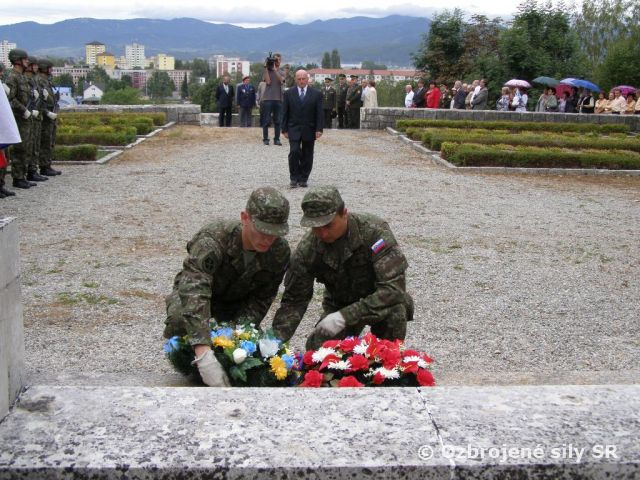 Kladenie vencov pri príležitosti 68. výročia SNP v posádke Martin