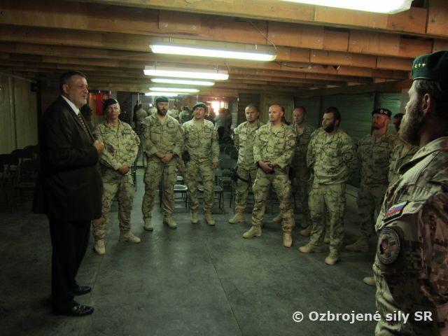 Vzácna návšteva u slovenských vojakov pôsobiacich v Afganistane a oslavy Štátnych sviatkov