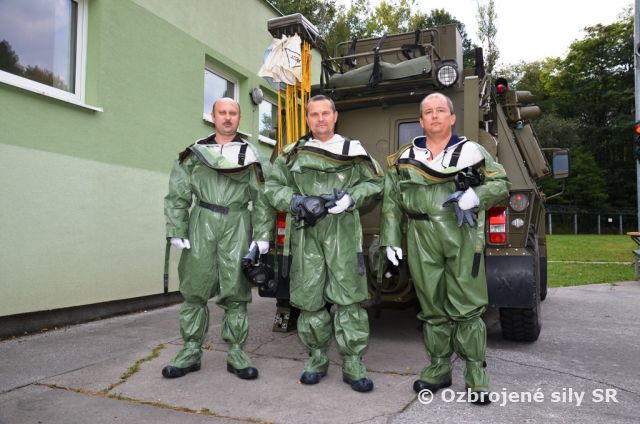 Návšteva náčelníka Generálneho štábu OS SR počas výcviku chemikov s reálnymi TCHL