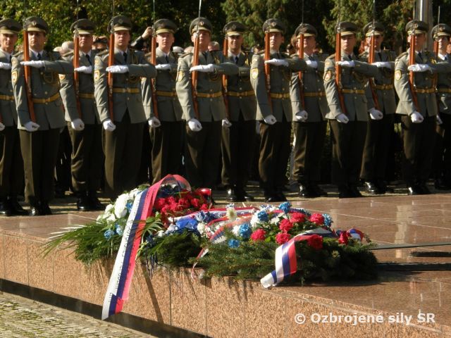 Vzdali sme úctu pri Duklianskom pamätníku