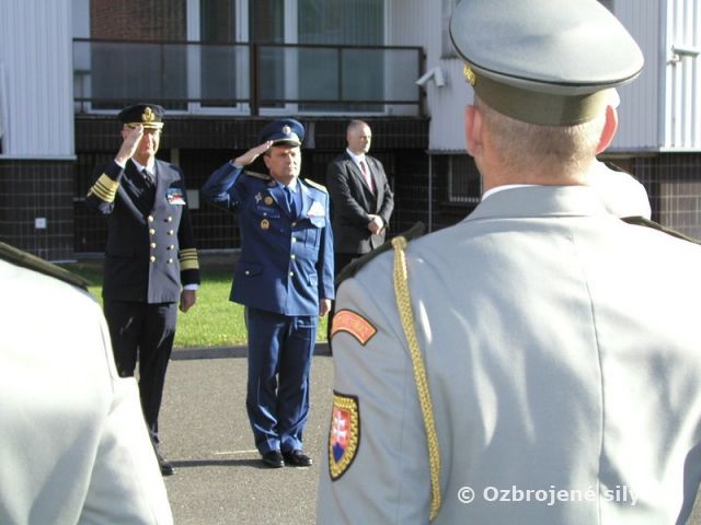 Čestná stráž a vojenská hudba privítali predsedu Vojenského výboru EÚ