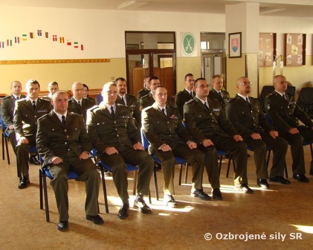Slávnostné vyradenie absolventov Vyššieho poddôstojníckeho kurzu OR-7
