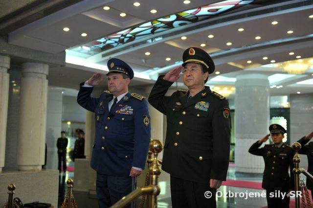 Generál Vojtek rokuje v Číne o vojenskej spolupráci