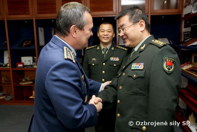 Stretnutie náčelníka Generálneho štábu s pridelencom obrany Čínskej ľudovej republiky