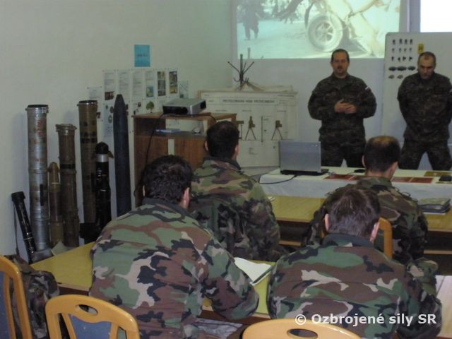 Michalovskí ženisti cvičia špecialistov na prieskum prítomnosti výbušnín