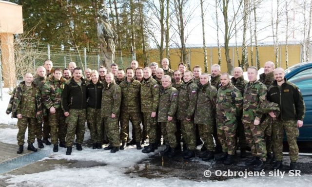 Príslušníci VVŠK navštívili Zmiešané krídlo Sliač