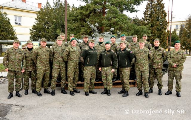 Členovia vojenskej rady veliteľa pozemných síl zasadli za spoločný stôl