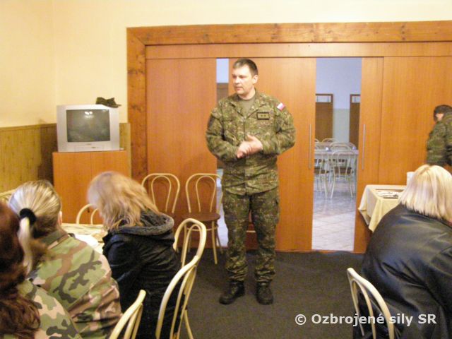 Veliteľ práporu zablahoželal ženám k MDŽ