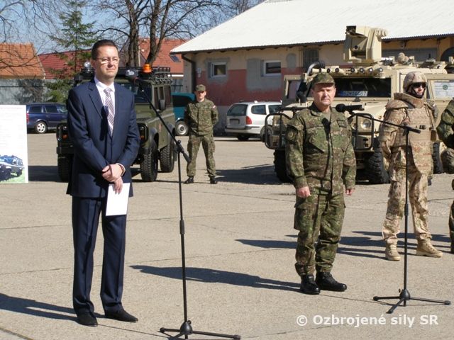 Tlačová beseda ministra obrany SR v posádke Hlohovec