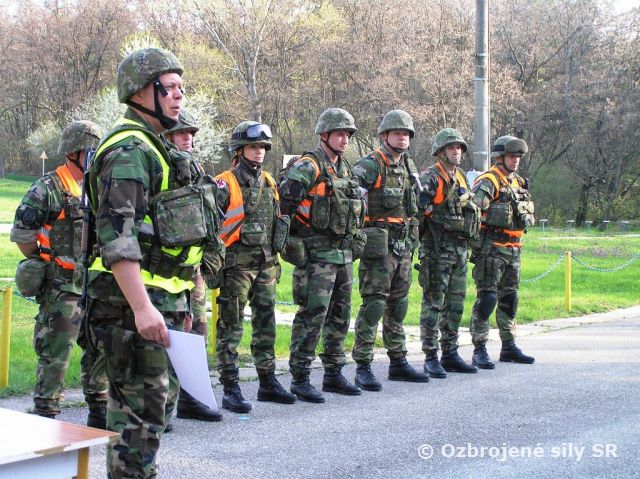 Príslušníci topolčianskej brigády v streľbe úspešní