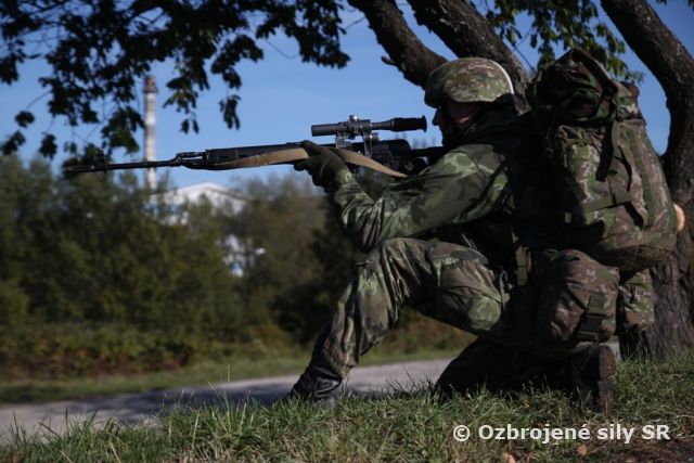 Odstreľovači 1. mechanizovanej brigády na spoločnom výcviku