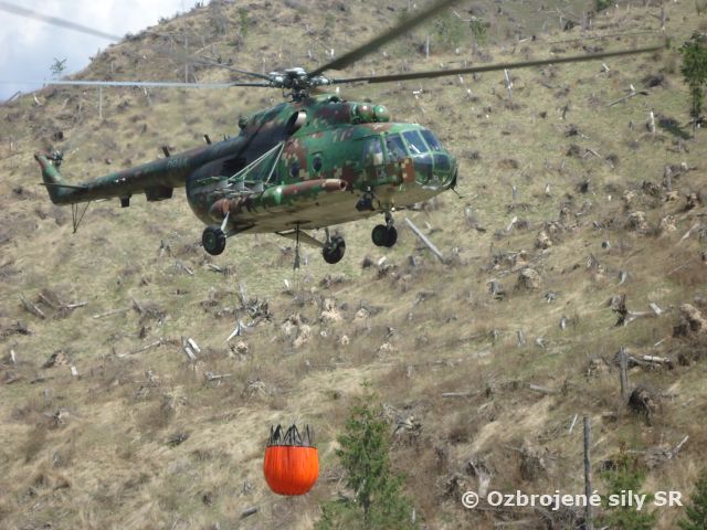 Prešovské vrtuľníky opäť zasahujú proti požiaru