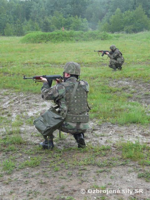 Veliteľstvo a štáb na výcviku zo streleckej prípravy 