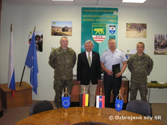 Príprava spoločnej pracovnej brigády pri obnove a údržbe vojenských cintorínov