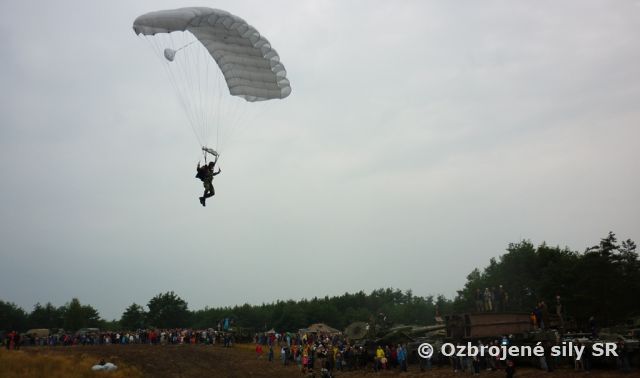 Vojenskí padačkári z Kuchyne a Sliača na SAHARE 2013