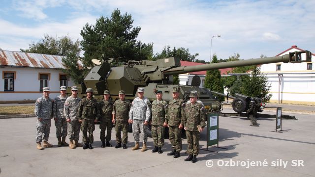 Veliteľ Národnej gardy amerického štátu Indiana navštívil delostrelcov