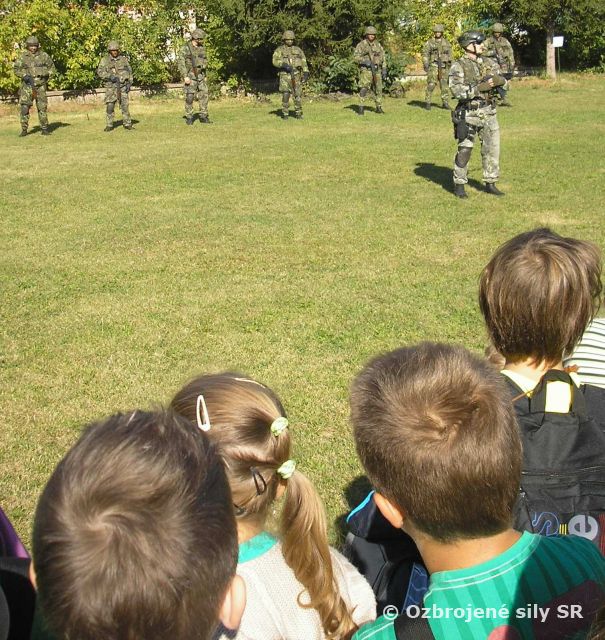 „Prieskumáci“ z 2.mechanizovanej brigády opäť na ZŠ Prostějovskej