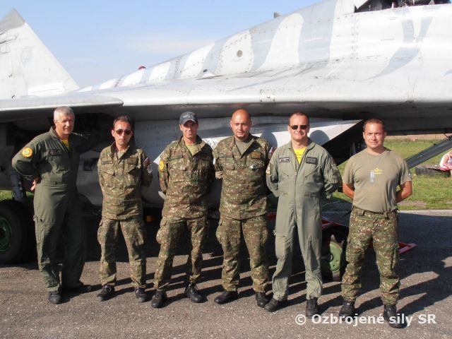 Slovenské lietadlá na medzinárodných leteckých dňoch CIAF 2013 v Hradci Králové