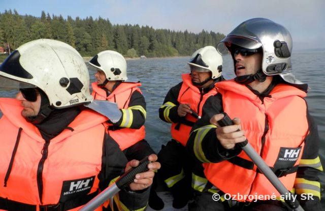 Vojenskí hasiči zo Sliača cvičili na vode