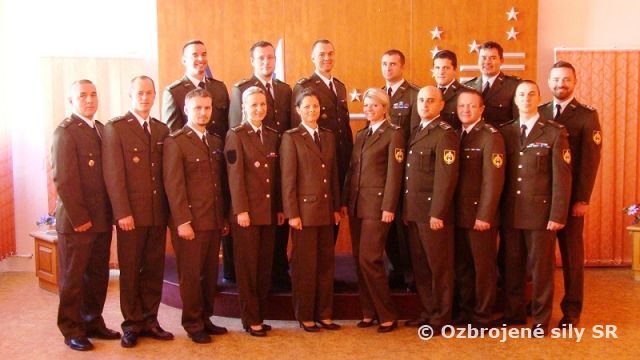 Štábny poddôstojnícky kurz úspešne zvládlo 17 absolventov