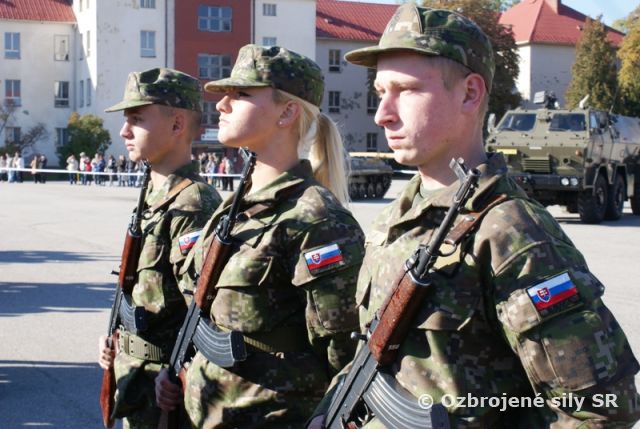 Vojenskú prísahu zložilo v Martine 155 čakateľov a kadetov základného vojenského výcviku