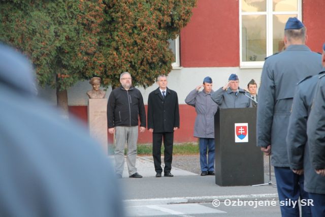 Nástup pri príležitosti „Dňa obetí Dukly“