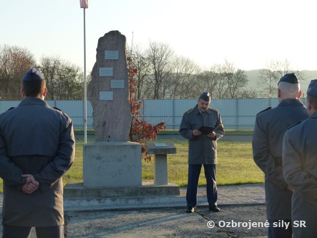 Na Sliači spomínali na zosnulých kolegov