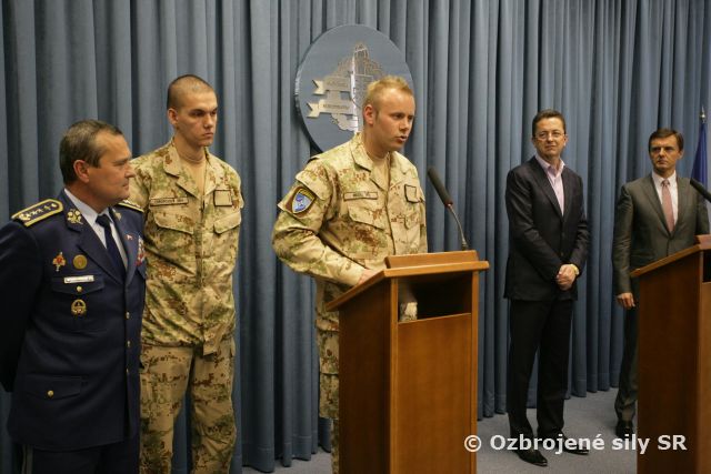 M. Glváč:  „Som rád, že zdravotný stav oboch zranených vojakov sa rapídne zlepšuje. Veríme, že útočníka dolapia“