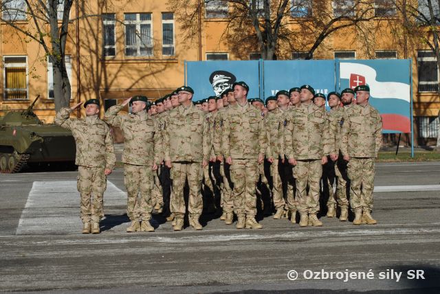 Slávnostný nástup pred odchodom na plnenie úloh do operácie ISAF Afganistan