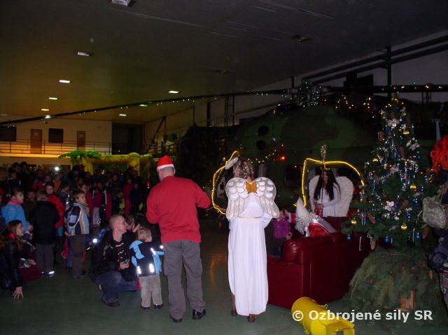 Mikuláš zavítal aj na prešovské letisko