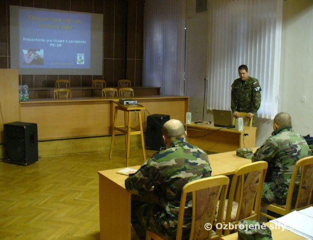 Spoločensko-vedný seminár príslušníkov práporu logistickej podpory