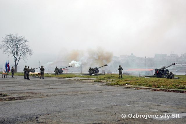 Vypálenie sálv príslušníkmi raketometného oddielu Rožňava