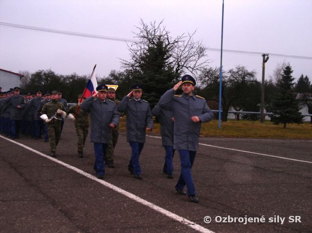 Slávnostný nástup vrtuľníkového krídla