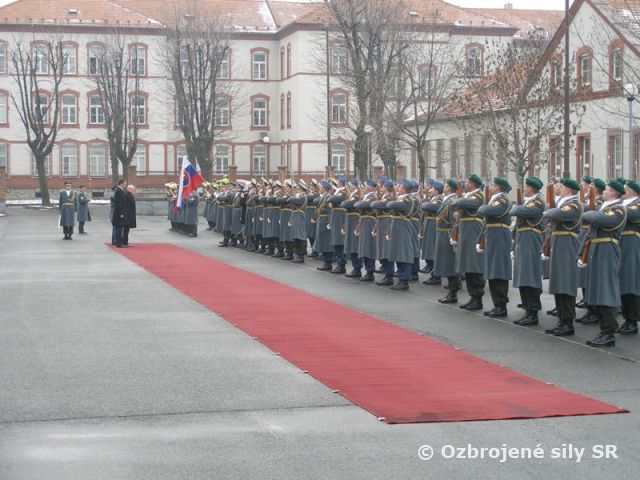 Jednotky VePBA privítali prezidenta SR na pôde MO SR