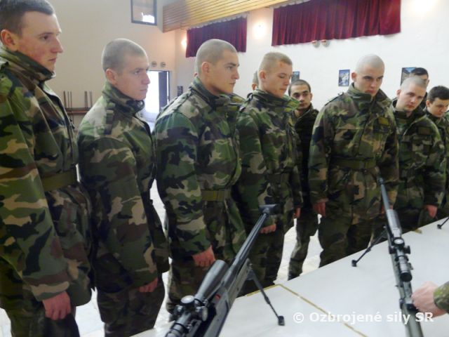 Ukážka výzbroje pre čakateľov prípravnej štátnej služby