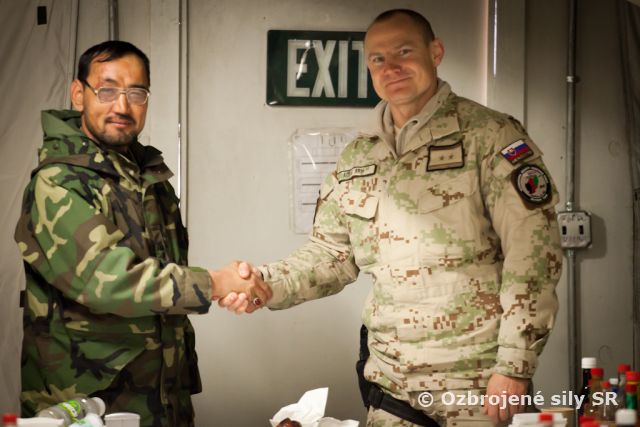 Slovenský poradenský tím pozval Afgánskych kolegov na pracovný obed