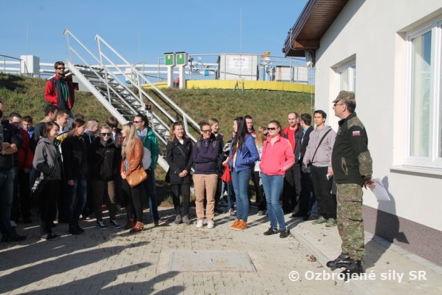 Poslucháči Technickej univerzity zo Zvolena navštívili Zmiešané krídlo Sliač