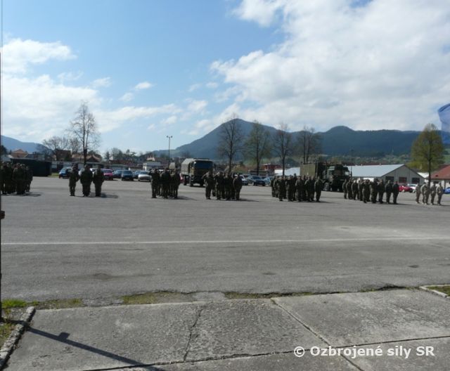 Slávnostný nástup odchádzajúcich príslušníkov DCM-C do Afganistanu a Active Fence do Turecka
