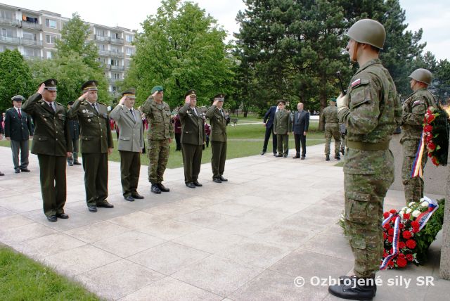 Kladenie vencov pri príležitosti 69. výročia Dňa víťazstva nad fašizmom 