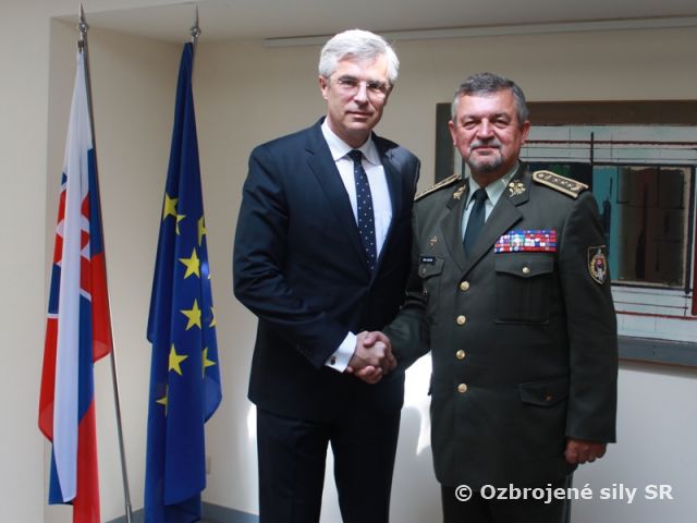 Generálporučíka Milana Maxima prijal veľvyslanec SR pri EÚ
