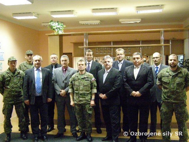 Návšteva budúcich vojenských diplomatov v Hlohovci