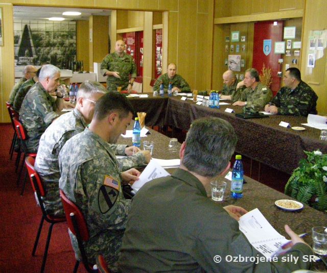 Návšteva vojenských pridelencov obrany v Práporu výcviku Martin